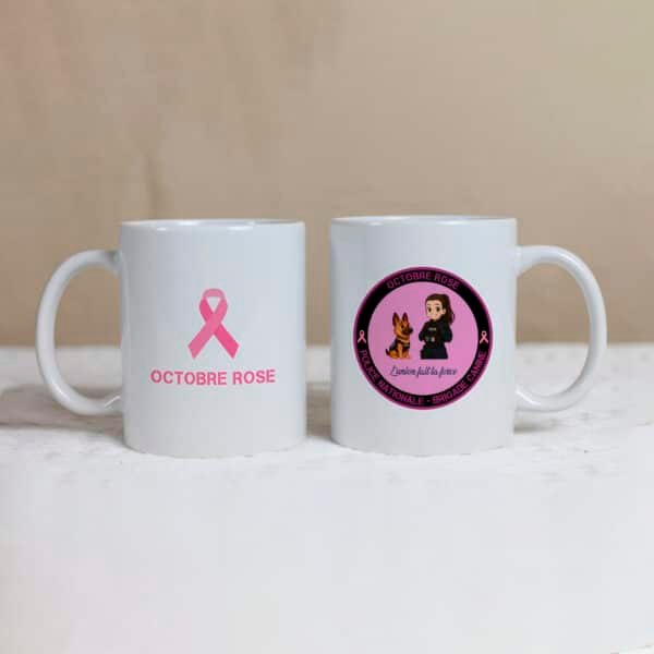 Mug Brigade Canine personnalisé aux couleurs d’Octobre Rose avec design policier et ruban rose